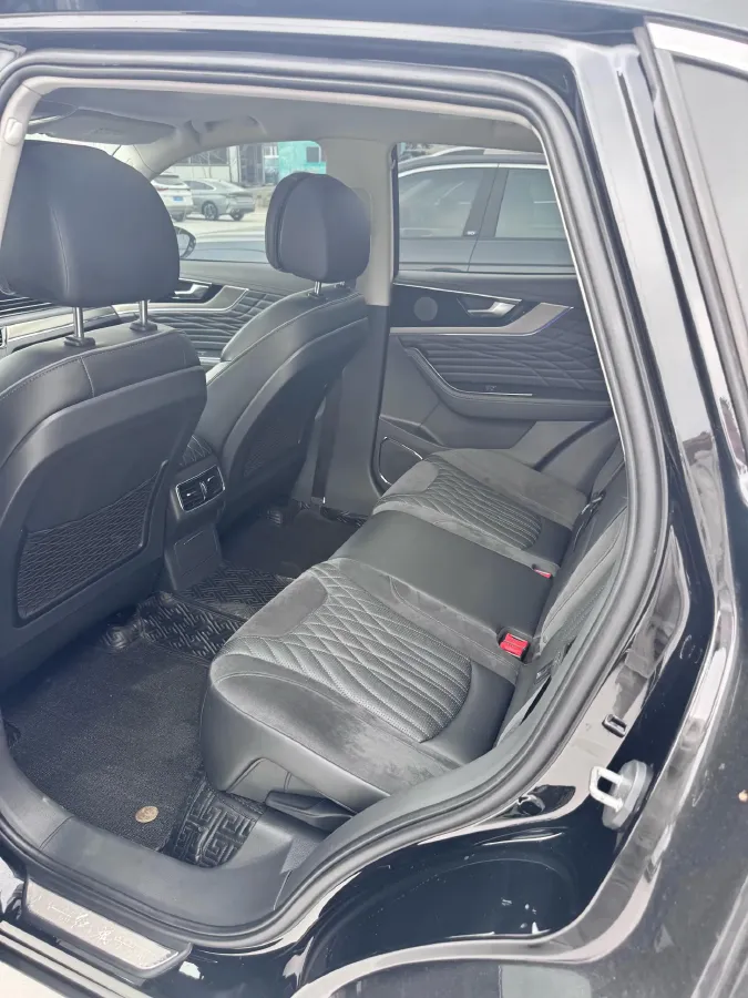 2022 HongQi HS5 2.0T 224HP L4 6AT,autocango,china used car exporter,china ev exporter,chinese used car exporter,chinese used ev exporter