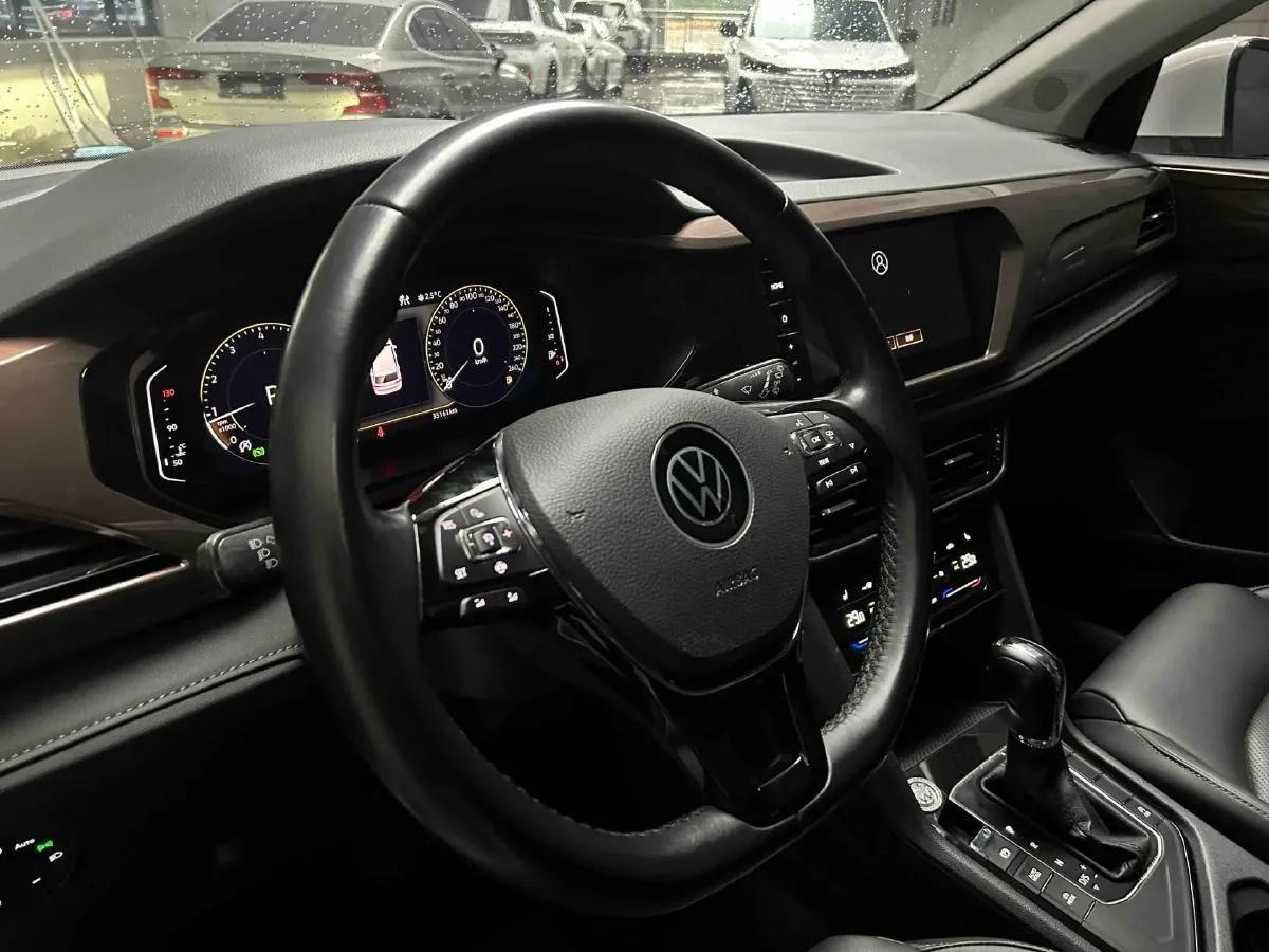 2022 Volkswagen Tharu 2.0T 186HP L4 7DCT,autocango,china used car exporter,china ev exporter,chinese used car exporter,chinese used ev exporter