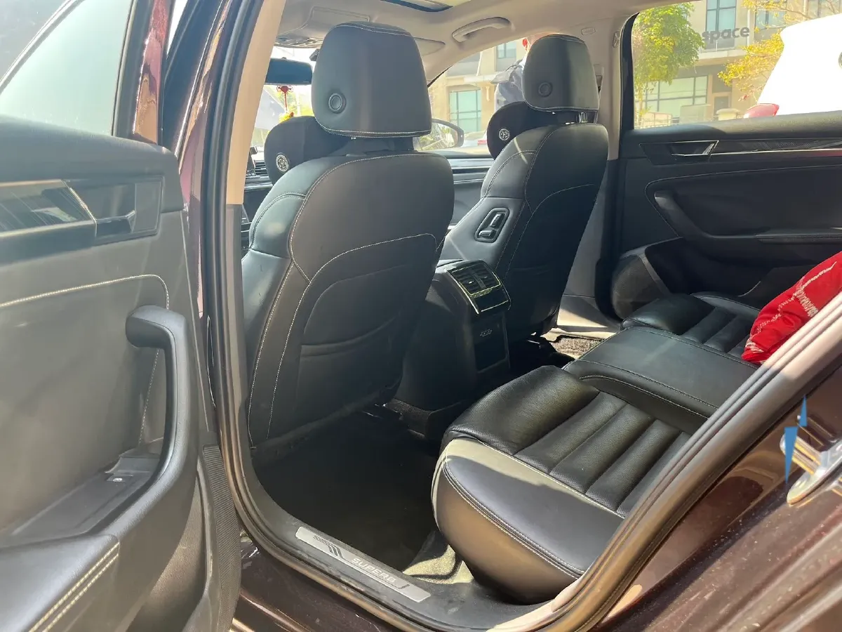 2019 Skoda Superb 2.0T 186HP L4 7DCT,autocango,china used car exporter,china ev exporter,chinese used car exporter,chinese used ev exporter