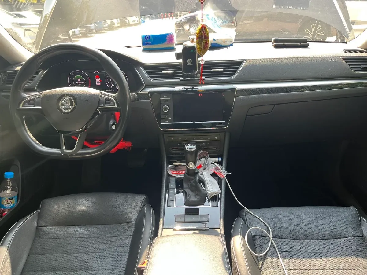 2019 Skoda Superb 2.0T 186HP L4 7DCT,autocango,china used car exporter,china ev exporter,chinese used car exporter,chinese used ev exporter