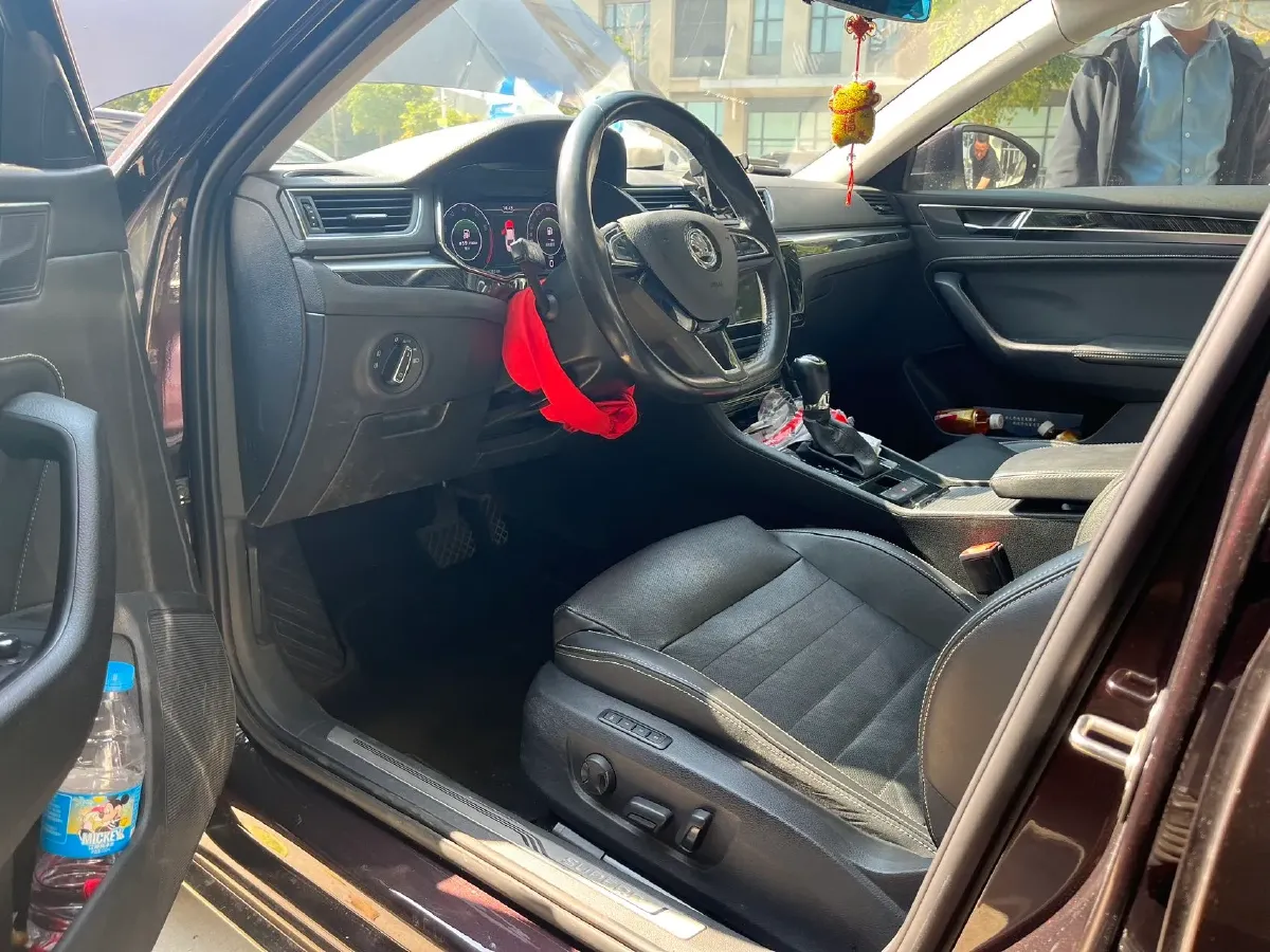 2019 Skoda Superb 2.0T 186HP L4 7DCT,autocango,china used car exporter,china ev exporter,chinese used car exporter,chinese used ev exporter