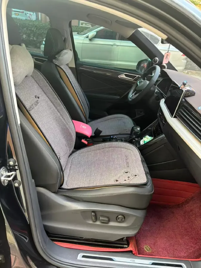 2024 Volkswagen Tiguan L 2.0T 186HP L4 7DCT,autocango,china used car exporter,china ev exporter,chinese used car exporter,chinese used ev exporter