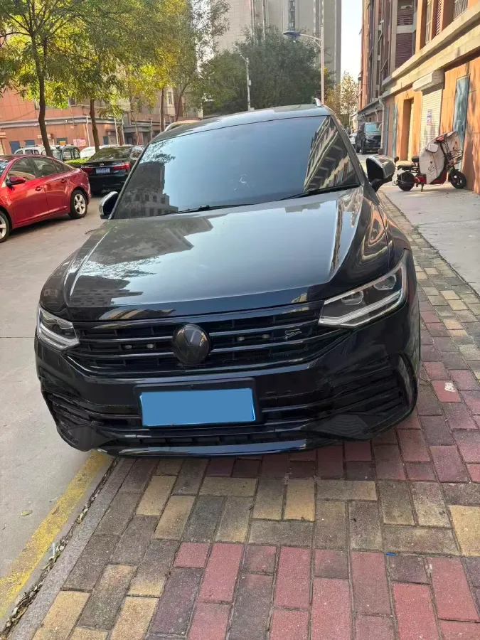 2024 Volkswagen Tiguan L 2.0T 186HP L4 7DCT,autocango,china used car exporter,china ev exporter,chinese used car exporter,chinese used ev exporter