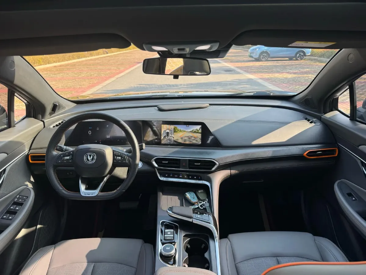 2022 ChangAn UNI-T 1.5T 188HP L4 7DCT,autocango,china used car exporter,china ev exporter,chinese used car exporter,chinese used ev exporter