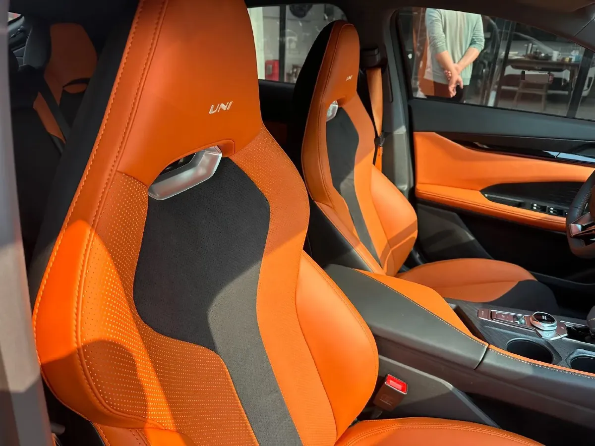 2023 ChangAn UNI-V 1.5T 188HP L4 7DCT,autocango,china used car exporter,china ev exporter,chinese used car exporter,chinese used ev exporter