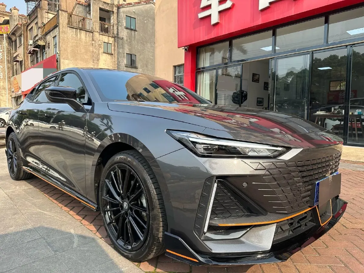 2023 ChangAn UNI-V 1.5T 188HP L4 7DCT,autocango,china used car exporter,china ev exporter,chinese used car exporter,chinese used ev exporter