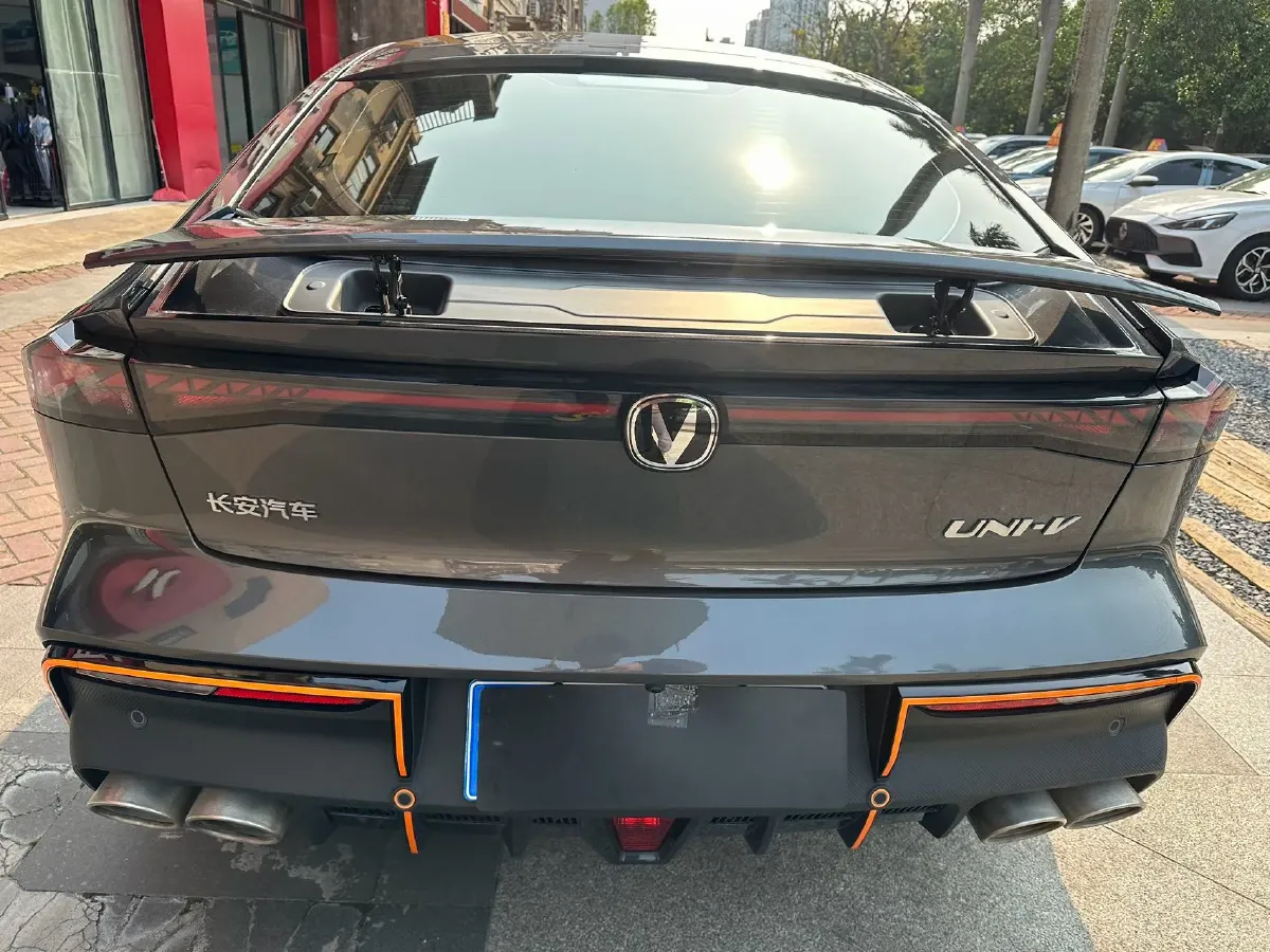 2023 ChangAn UNI-V 1.5T 188HP L4 7DCT,autocango,china used car exporter,china ev exporter,chinese used car exporter,chinese used ev exporter