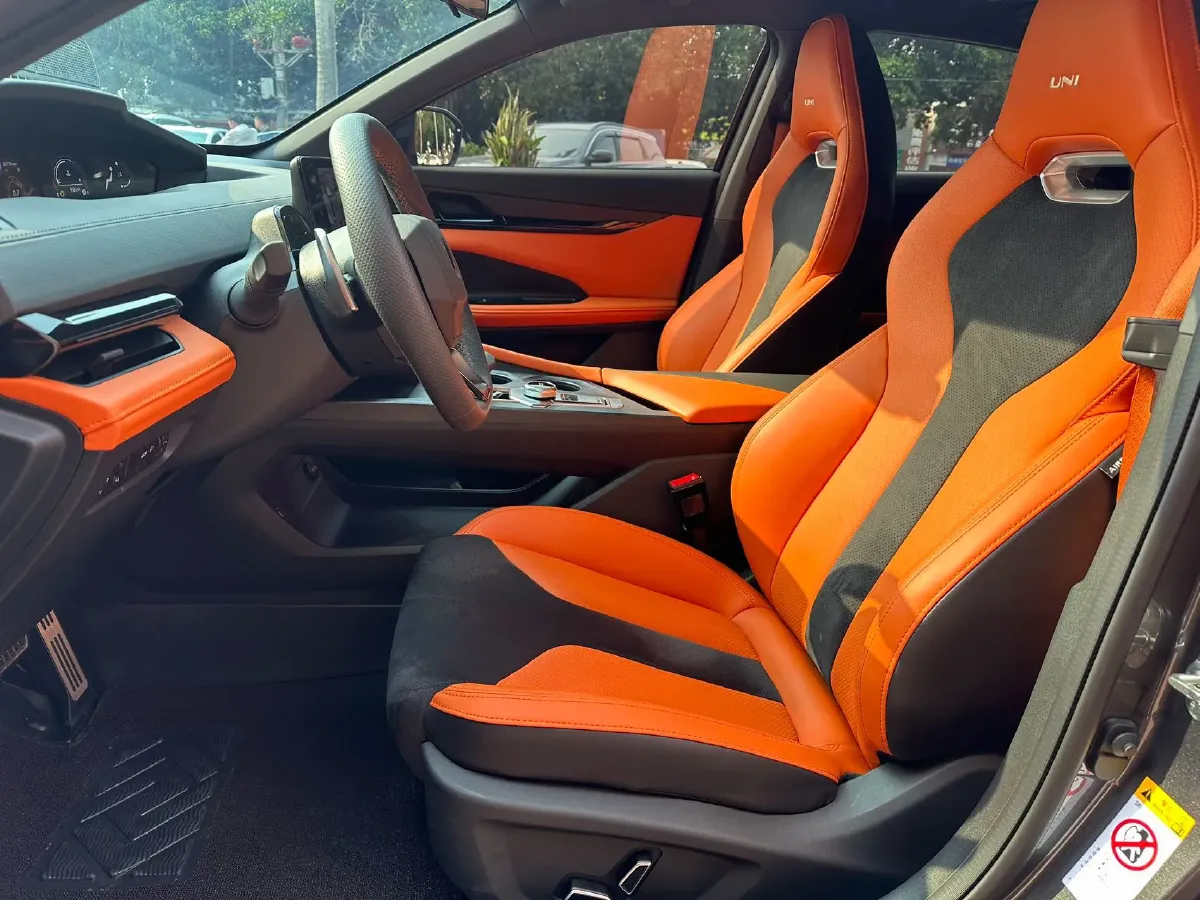 2023 ChangAn UNI-V 1.5T 188HP L4 7DCT,autocango,china used car exporter,china ev exporter,chinese used car exporter,chinese used ev exporter