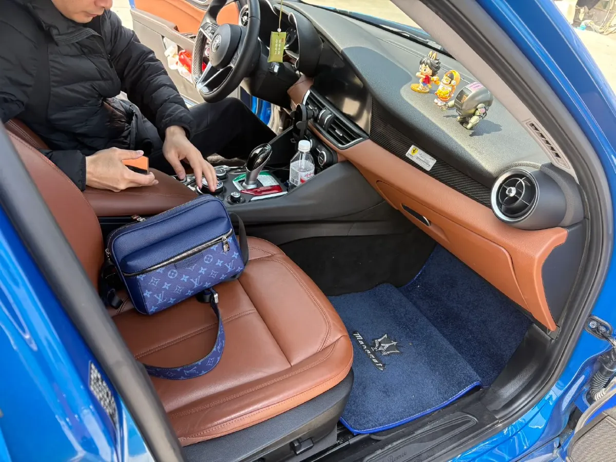 2017 Toyota Highlander 2.0T 220HP L4 6AT,autocango,china used car exporter,china ev exporter,chinese used car exporter,chinese used ev exporter