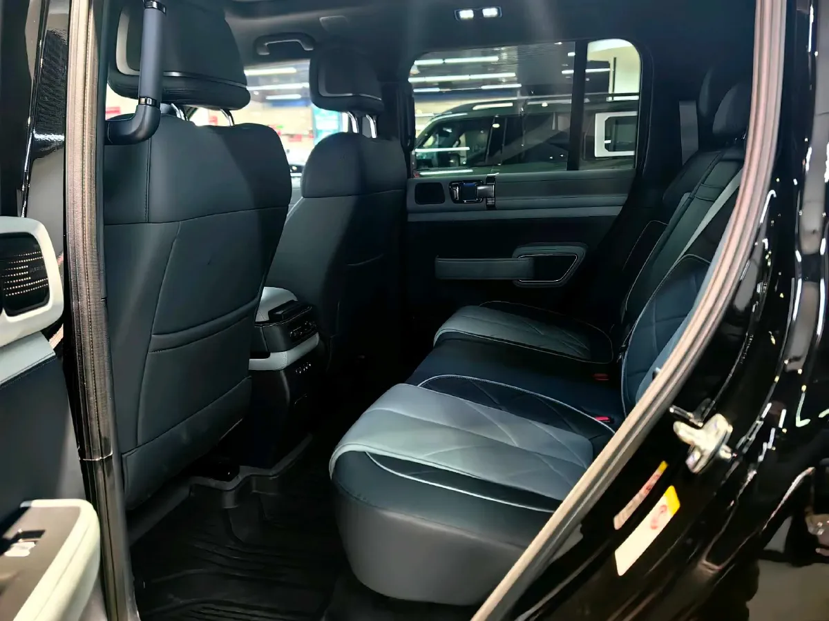 2025 FangChengBao Bao 5 1.5T 194HP L4 E-CVT PHEV 31.8KWH,autocango,china used car exporter,china ev exporter,chinese used car exporter,chinese used ev exporter