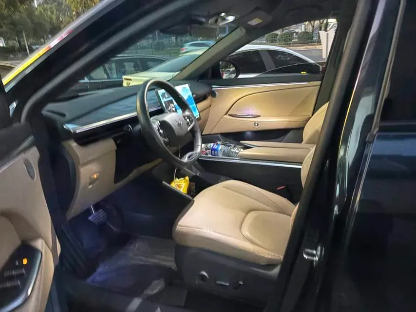 2024 HongQi H5 2.0T 224HP L4 8AT,autocango,china used car exporter,china ev exporter,chinese used car exporter,chinese used ev exporter