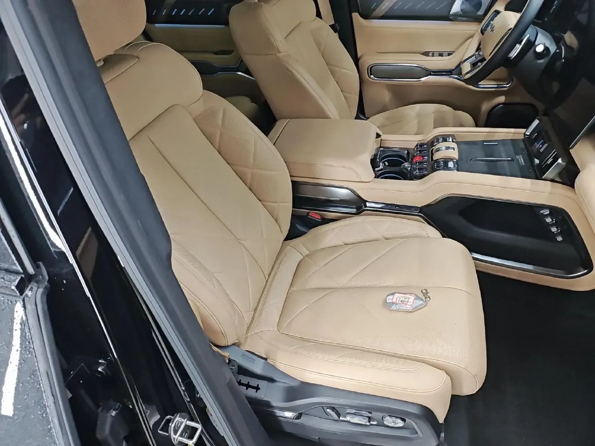 2025 FangChengBao Bao 8 2.0T 245HP L4 E-CVT PHEV 36.8KWH,autocango,china used car exporter,china ev exporter,chinese used car exporter,chinese used ev exporter