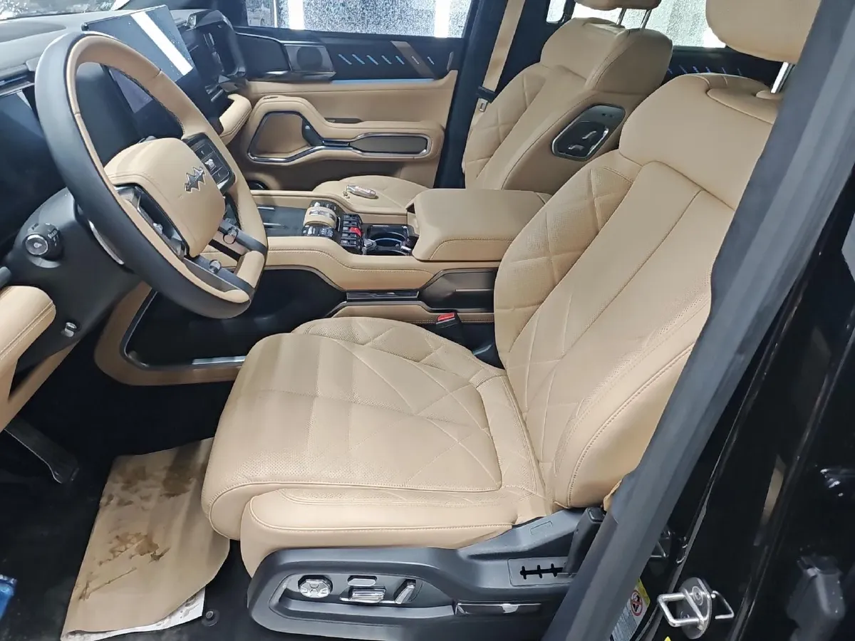 2025 FangChengBao Bao 8 2.0T 245HP L4 E-CVT PHEV 36.8KWH,autocango,china used car exporter,china ev exporter,chinese used car exporter,chinese used ev exporter