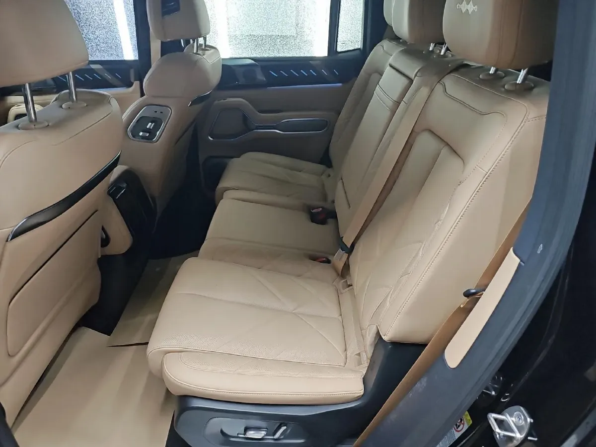 2025 FangChengBao Bao 8 2.0T 245HP L4 E-CVT PHEV 36.8KWH,autocango,china used car exporter,china ev exporter,chinese used car exporter,chinese used ev exporter