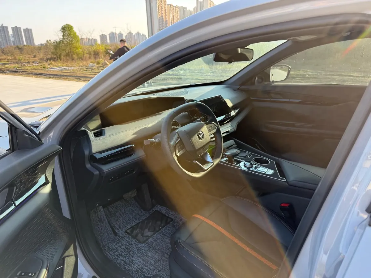 2024 ChangAn UNI-V 1.5T 188HP L4 7DCT,autocango,china used car exporter,china ev exporter,chinese used car exporter,chinese used ev exporter