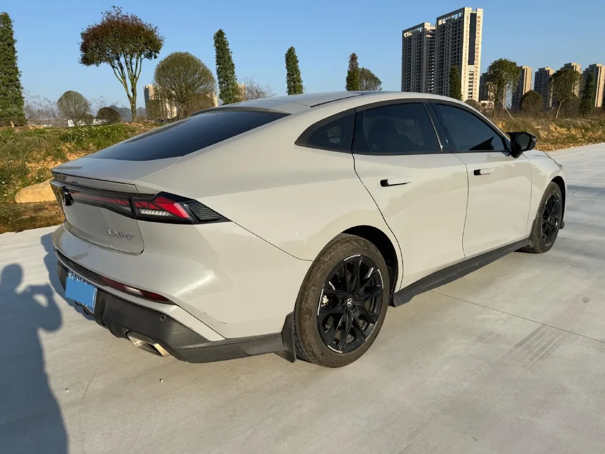 2024 ChangAn UNI-V 1.5T 188HP L4 7DCT,autocango,china used car exporter,china ev exporter,chinese used car exporter,chinese used ev exporter