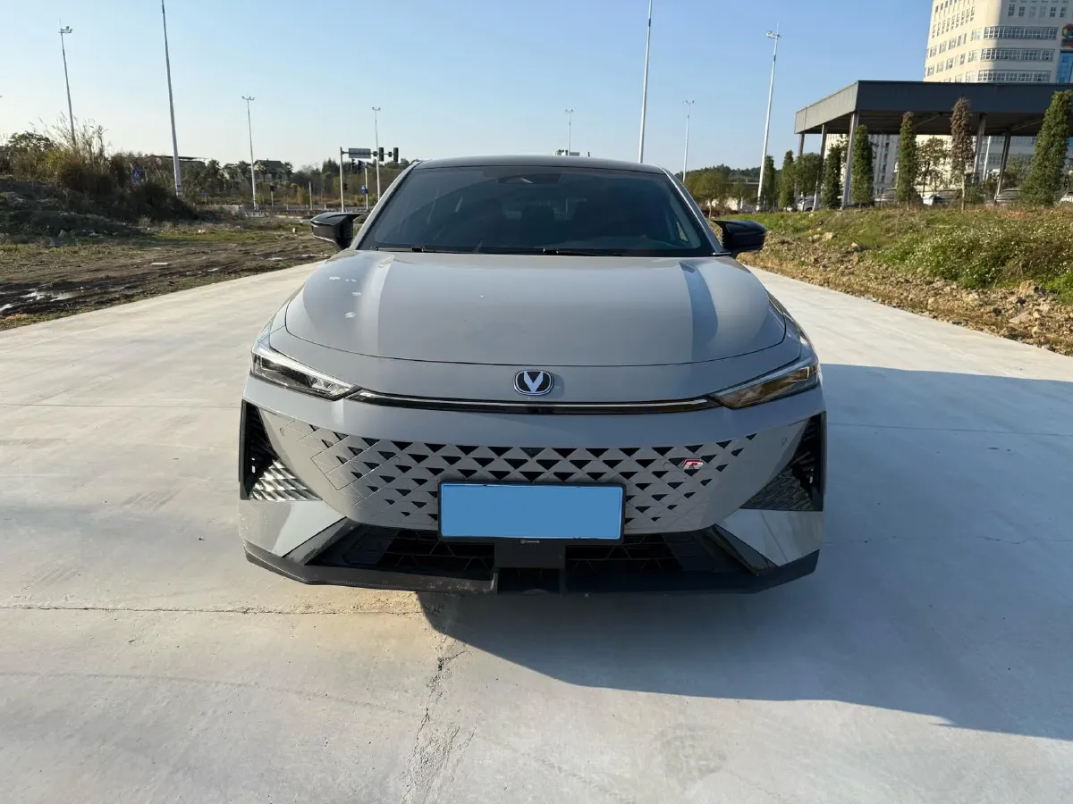 2024 ChangAn UNI-V 1.5T 188HP L4 7DCT,autocango,china used car exporter,china ev exporter,chinese used car exporter,chinese used ev exporter