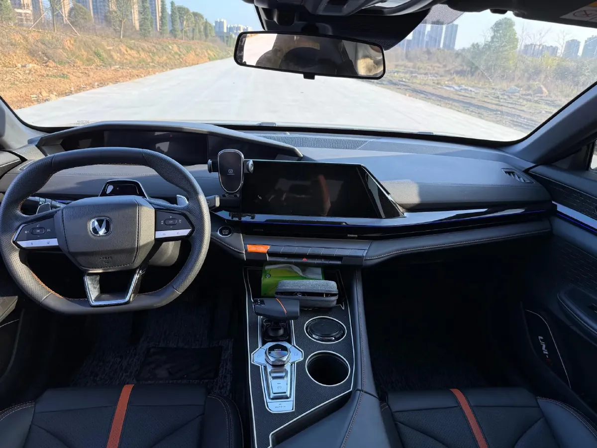 2024 ChangAn UNI-V 1.5T 188HP L4 7DCT,autocango,china used car exporter,china ev exporter,chinese used car exporter,chinese used ev exporter