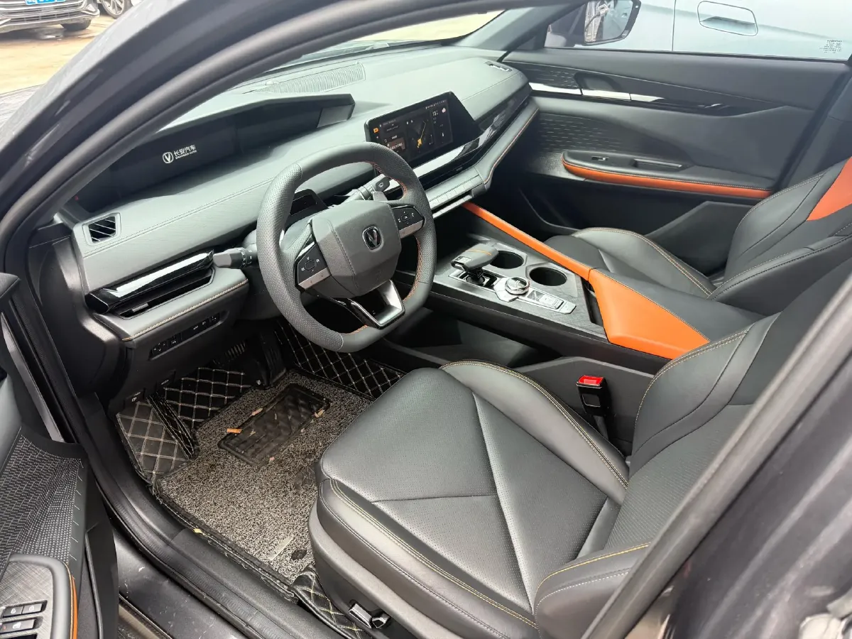 2022 ChangAn UNI-V 1.5T 188HP L4 7DCT,autocango,china used car exporter,china ev exporter,chinese used car exporter,chinese used ev exporter