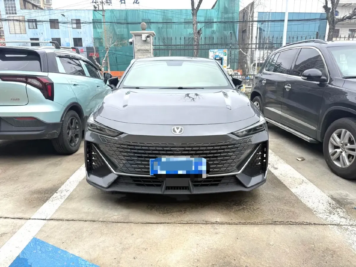 2022 ChangAn UNI-V 1.5T 188HP L4 7DCT,autocango,china used car exporter,china ev exporter,chinese used car exporter,chinese used ev exporter