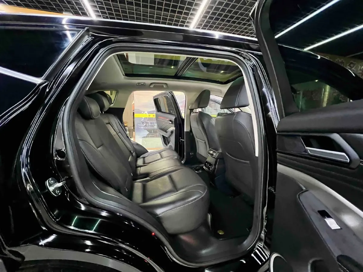 2021 WEY VV6 2.0T 227HP L4 7DCT,autocango,china used car exporter,china ev exporter,chinese used car exporter,chinese used ev exporter