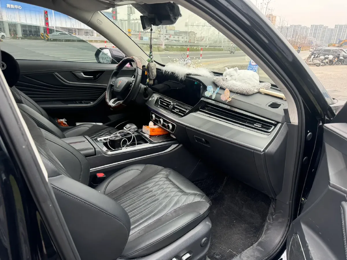 2023 HongQi HS5 2.0T 252HP L4 8AT,autocango,china used car exporter,china ev exporter,chinese used car exporter,chinese used ev exporter