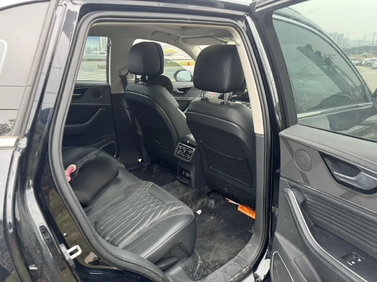 2023 HongQi HS5 2.0T 252HP L4 8AT,autocango,china used car exporter,china ev exporter,chinese used car exporter,chinese used ev exporter