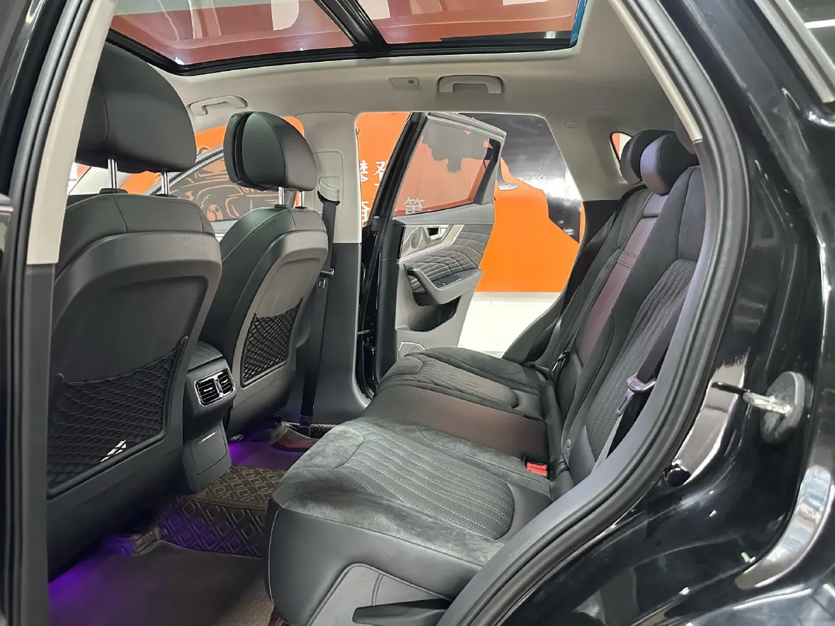 2022 HongQi HS5 2.0T 224HP L4 6AT,autocango,china used car exporter,china ev exporter,chinese used car exporter,chinese used ev exporter