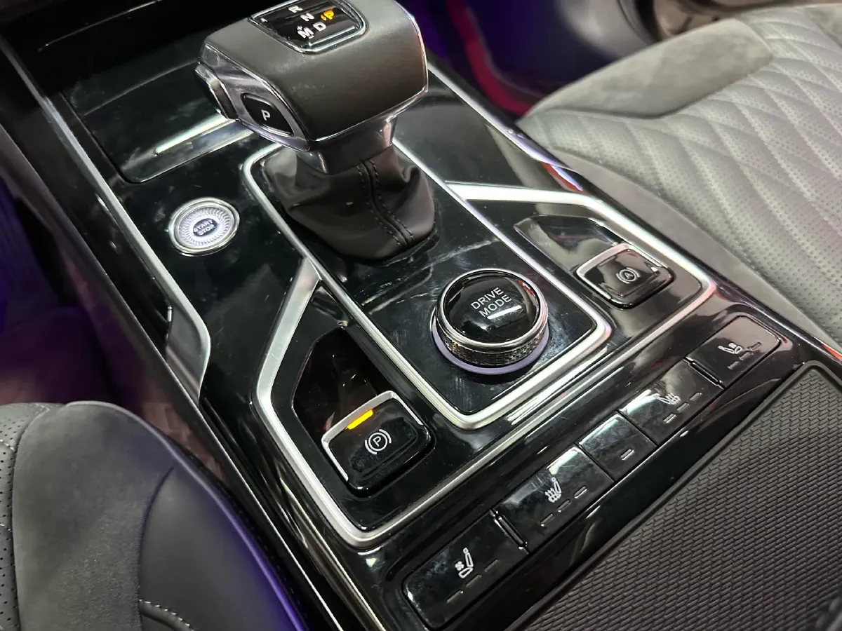 2022 HongQi HS5 2.0T 224HP L4 6AT,autocango,china used car exporter,china ev exporter,chinese used car exporter,chinese used ev exporter