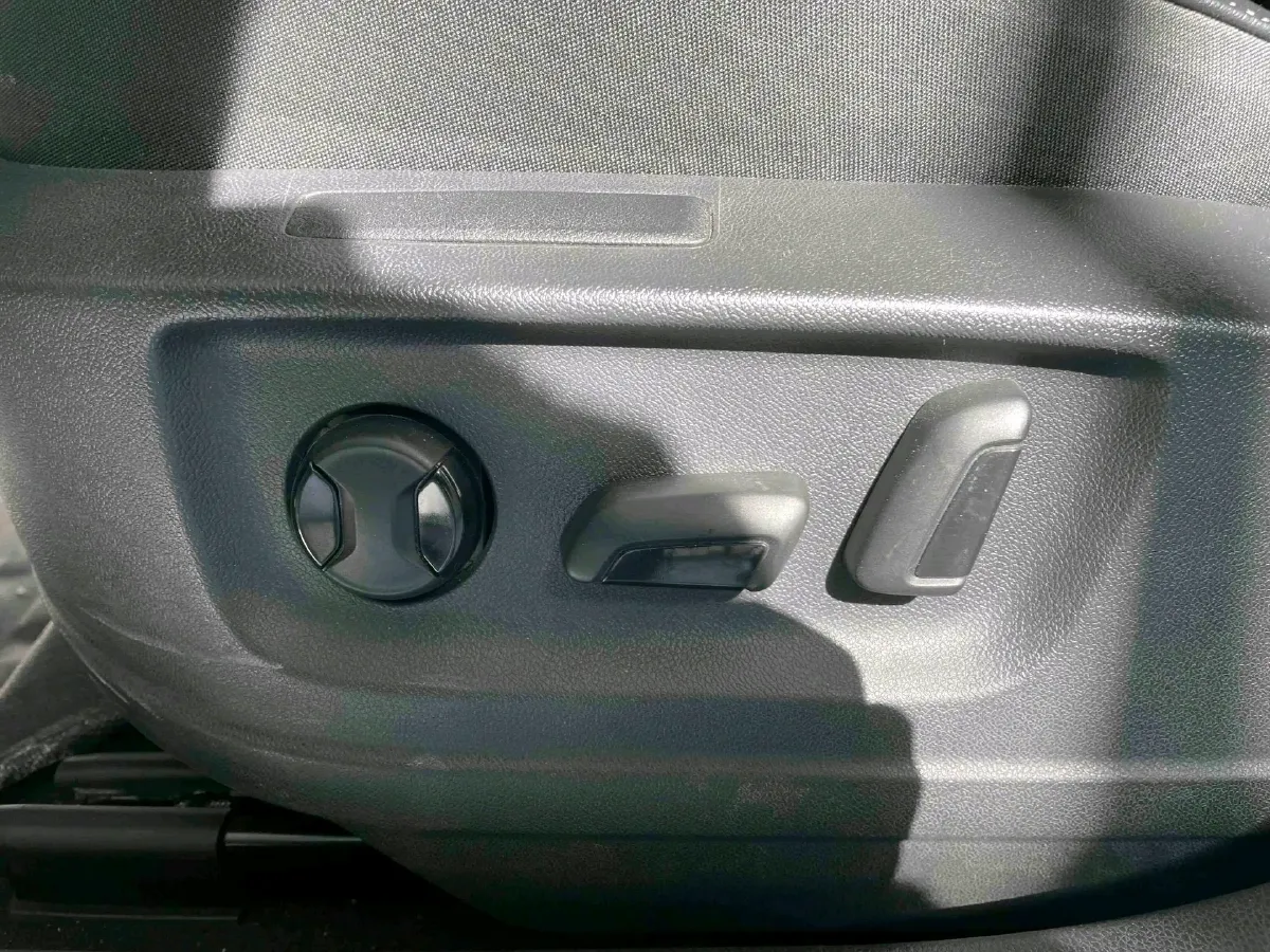 2021 Skoda Karoq 1.4T 150HP L4 7DCT,autocango,china used car exporter,china ev exporter,chinese used car exporter,chinese used ev exporter