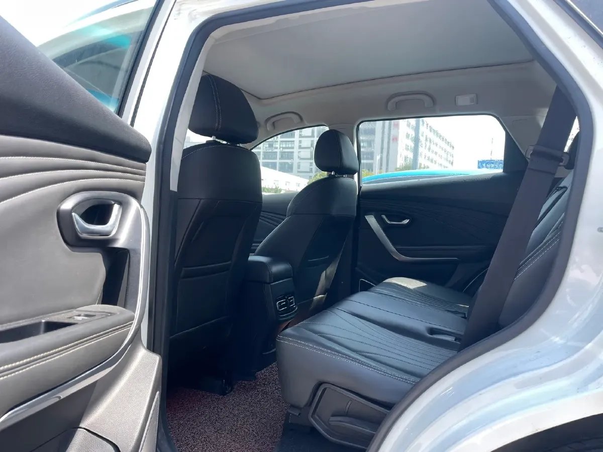 2018 DongFeng Fengon Fengon 580 1.5T 150HP L4 6MT,autocango,china used car exporter,china ev exporter,chinese used car exporter,chinese used ev exporter