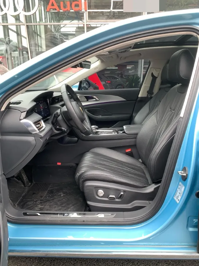 2023 HongQi H5 2.0T 224HP L4 8AT,autocango,china used car exporter,china ev exporter,chinese used car exporter,chinese used ev exporter