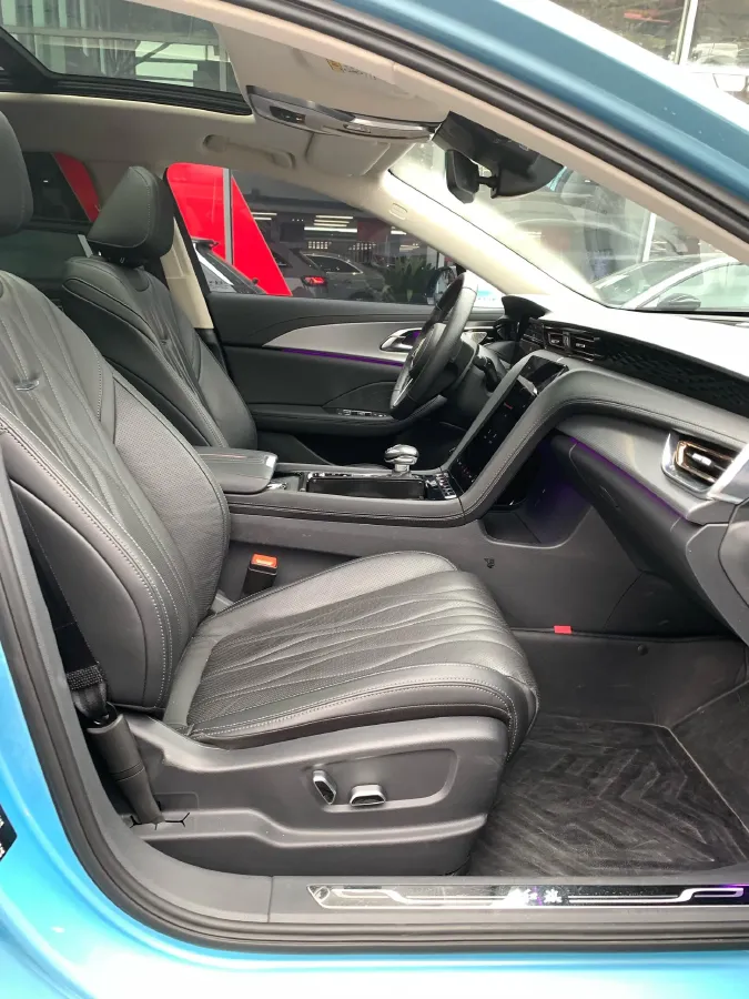 2023 HongQi H5 2.0T 224HP L4 8AT,autocango,china used car exporter,china ev exporter,chinese used car exporter,chinese used ev exporter