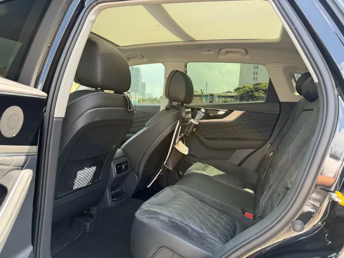 2019 HongQi HS5 2.0T 224HP L4 6AT,autocango,china used car exporter,china ev exporter,chinese used car exporter,chinese used ev exporter