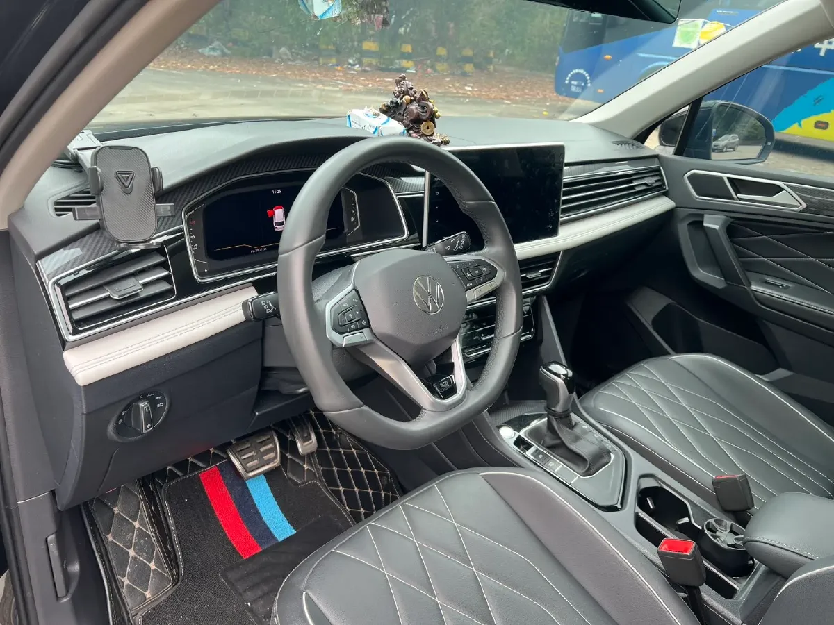 2024 Volkswagen Tiguan L 2.0T 186HP L4 7DCT,autocango,china used car exporter,china ev exporter,chinese used car exporter,chinese used ev exporter
