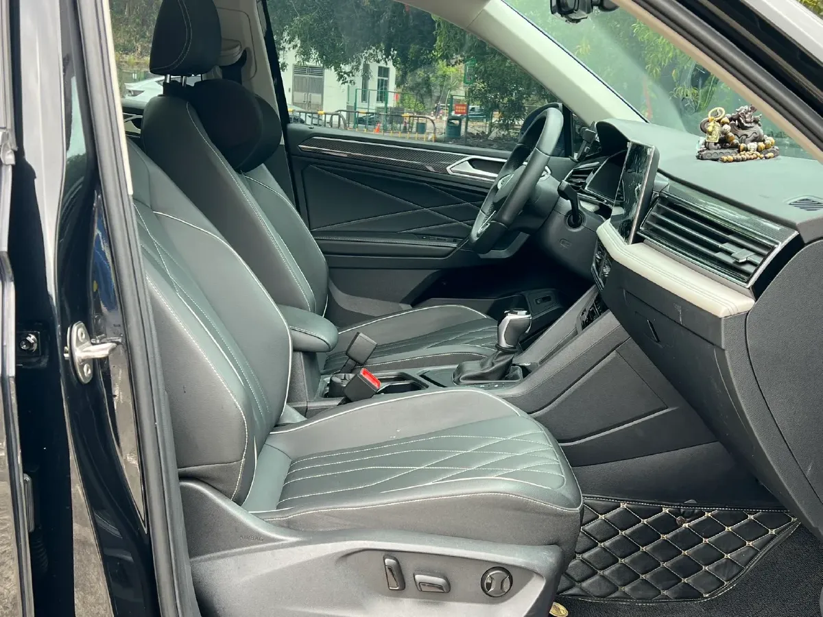 2024 Volkswagen Tiguan L 2.0T 186HP L4 7DCT,autocango,china used car exporter,china ev exporter,chinese used car exporter,chinese used ev exporter