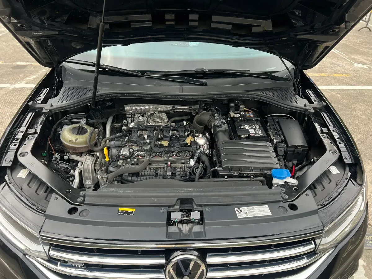 2024 Volkswagen Tiguan L 2.0T 186HP L4 7DCT,autocango,china used car exporter,china ev exporter,chinese used car exporter,chinese used ev exporter