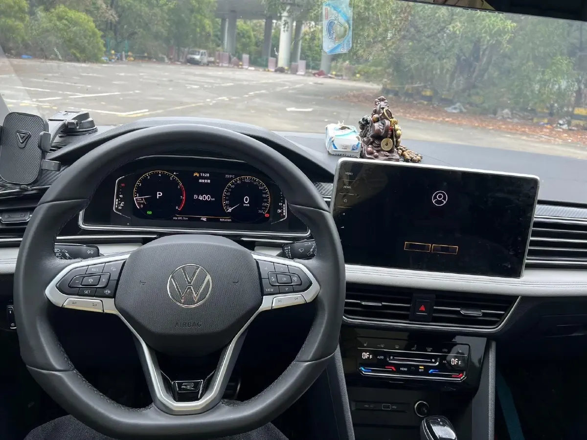 2024 Volkswagen Tiguan L 2.0T 186HP L4 7DCT,autocango,china used car exporter,china ev exporter,chinese used car exporter,chinese used ev exporter