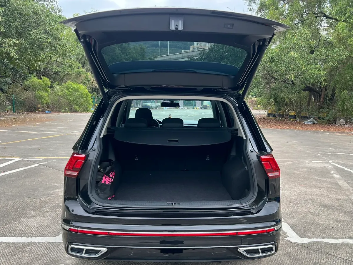 2024 Volkswagen Tiguan L 2.0T 186HP L4 7DCT,autocango,china used car exporter,china ev exporter,chinese used car exporter,chinese used ev exporter