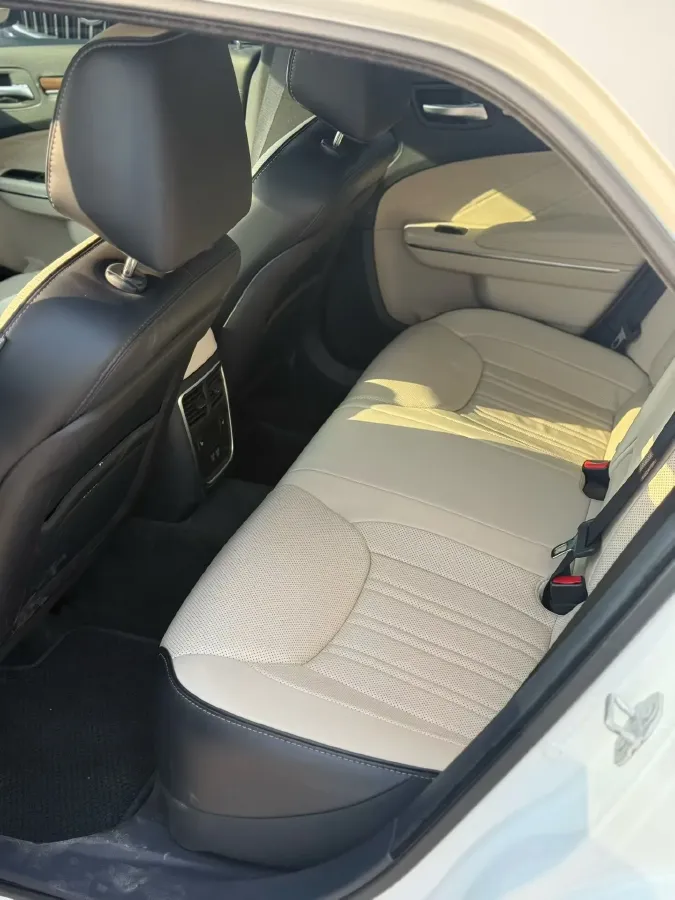 2016 Chrysler 300C 3.0L 234HP V6 8AT,autocango,china used car exporter,china ev exporter,chinese used car exporter,chinese used ev exporter