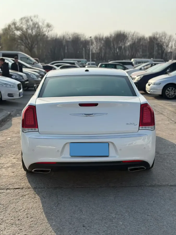 2016 Chrysler 300C 3.0L 234HP V6 8AT,autocango,china used car exporter,china ev exporter,chinese used car exporter,chinese used ev exporter