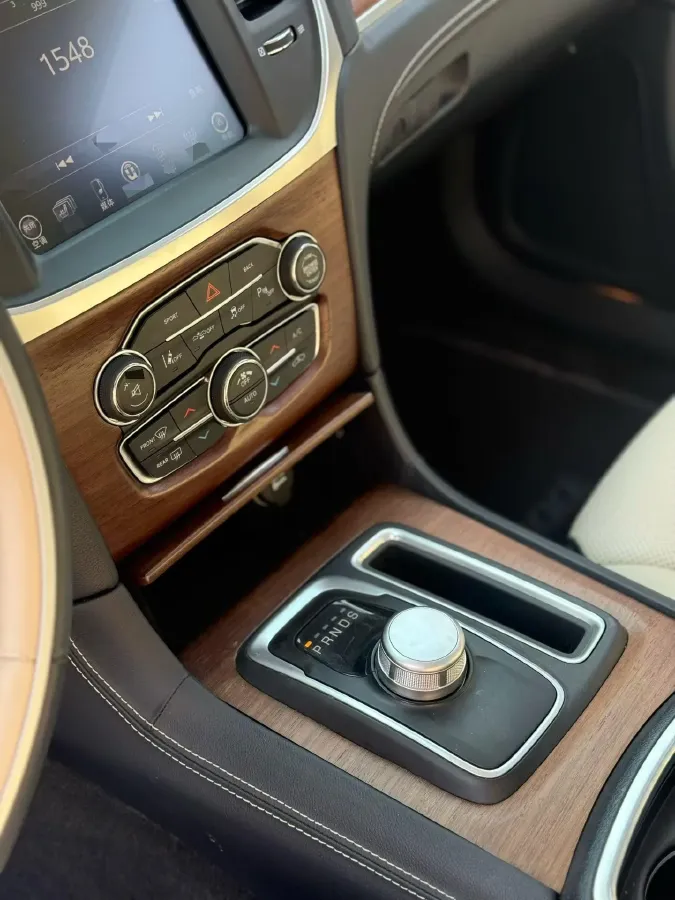 2016 Chrysler 300C 3.0L 234HP V6 8AT,autocango,china used car exporter,china ev exporter,chinese used car exporter,chinese used ev exporter