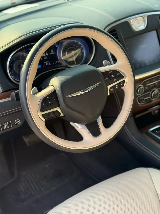 2016 Chrysler 300C 3.0L 234HP V6 8AT,autocango,china used car exporter,china ev exporter,chinese used car exporter,chinese used ev exporter