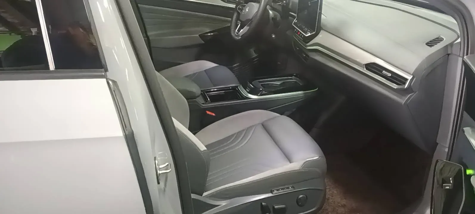 2022 Volkswagen ID.4 Crozz BEV 84.8KWH,autocango,china used car exporter,china ev exporter,chinese used car exporter,chinese used ev exporter