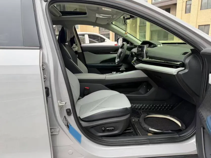 2023 ChangAn UNI-V iDD 1.5T 170HP L4 6TCT PHEV 18.4KWH,autocango,china used car exporter,china ev exporter,chinese used car exporter,chinese used ev exporter