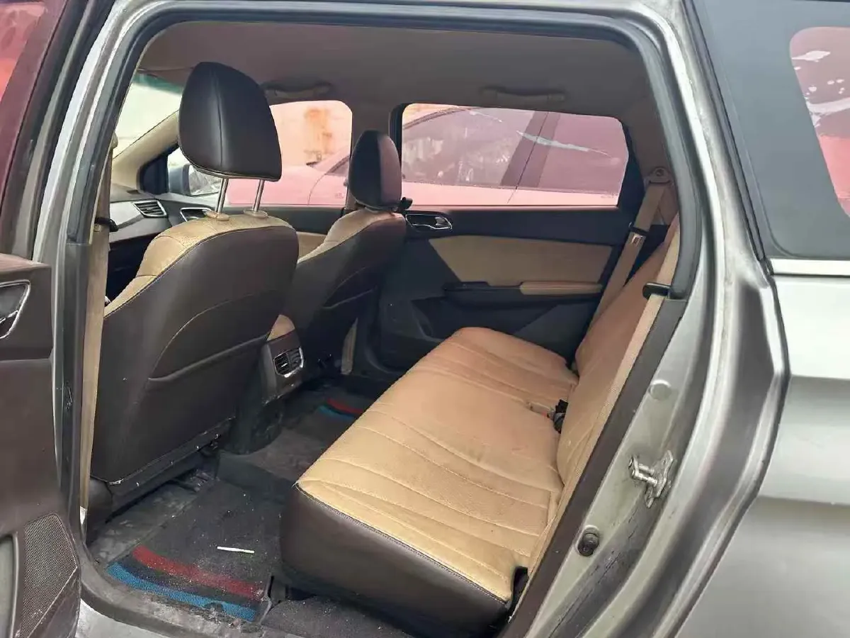 2017 BaoJun 310W 1.5L 112HP L4 6MT,autocango,china used car exporter,china ev exporter,chinese used car exporter,chinese used ev exporter