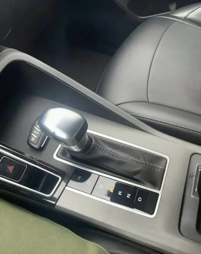 2021 Roewe i5 1.5T 173HP L4 7DCT,autocango,china used car exporter,china ev exporter,chinese used car exporter,chinese used ev exporter