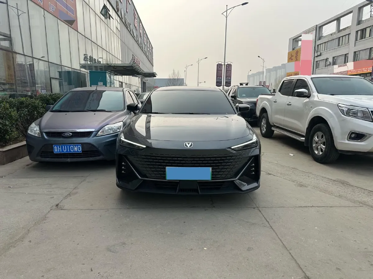 2023 ChangAn UNI-V iDD 1.5T 170HP L4 6TCT PHEV 18.4KWH,autocango,china used car exporter,china ev exporter,chinese used car exporter,chinese used ev exporter