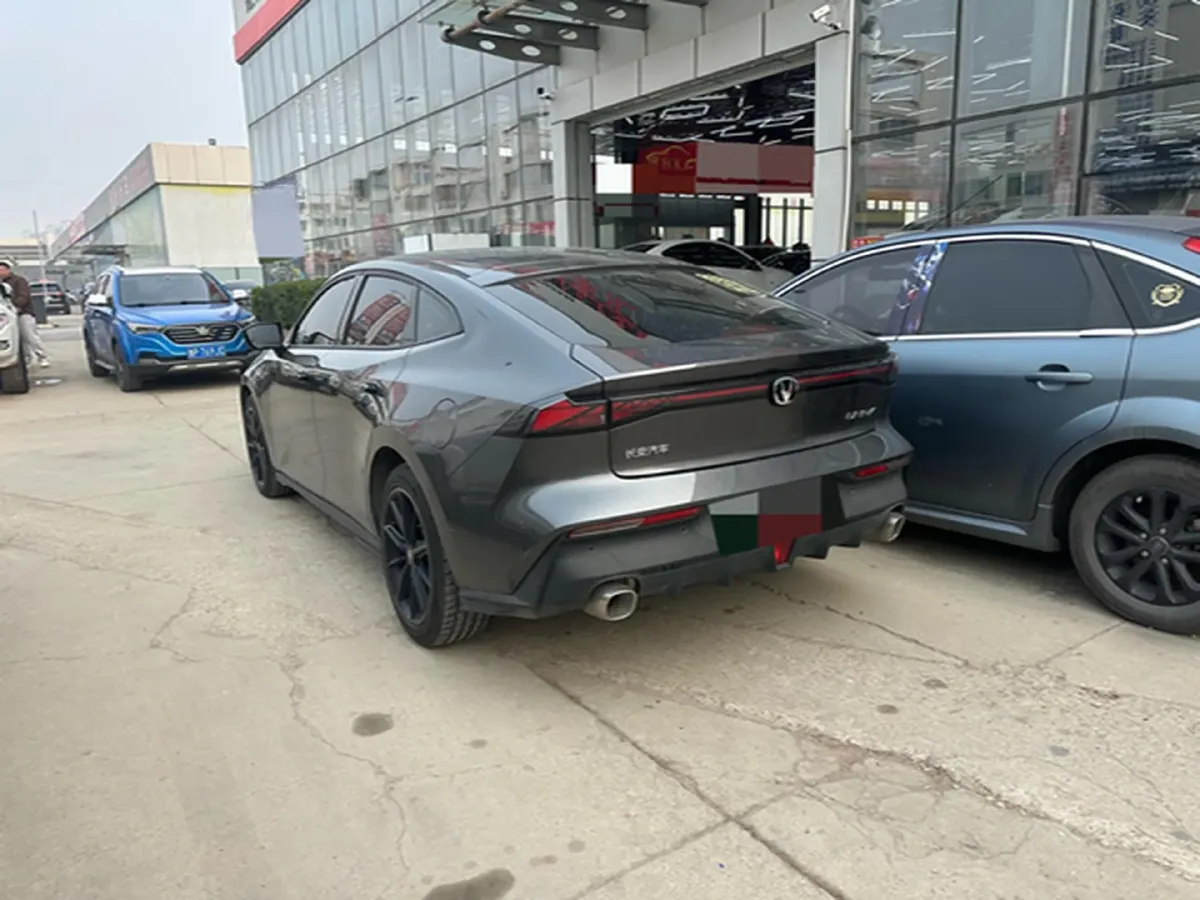 2023 ChangAn UNI-V iDD 1.5T 170HP L4 6TCT PHEV 18.4KWH,autocango,china used car exporter,china ev exporter,chinese used car exporter,chinese used ev exporter