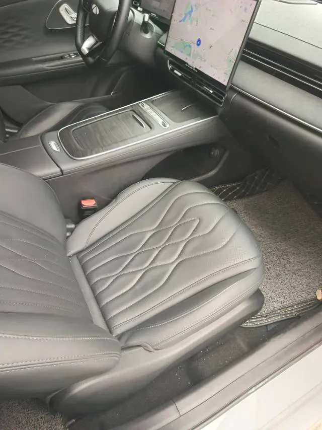 2025 Fulwin FulwinA8L 1.5T 156HP L4 1DHT PHEV 18.67KWH,autocango,china used car exporter,china ev exporter,chinese used car exporter,chinese used ev exporter